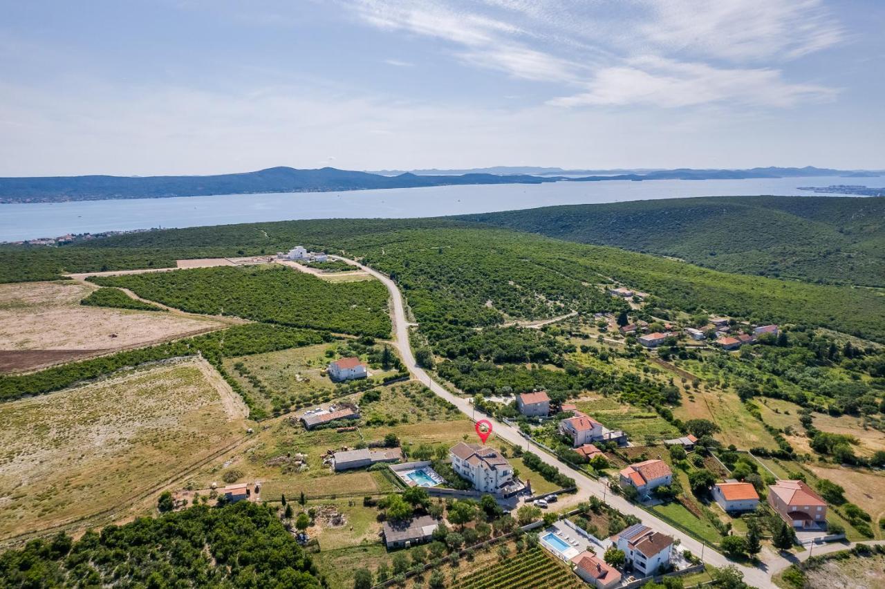 Apartman Strmota S Bazenom Sveti Filip i Jakov Kültér fotó