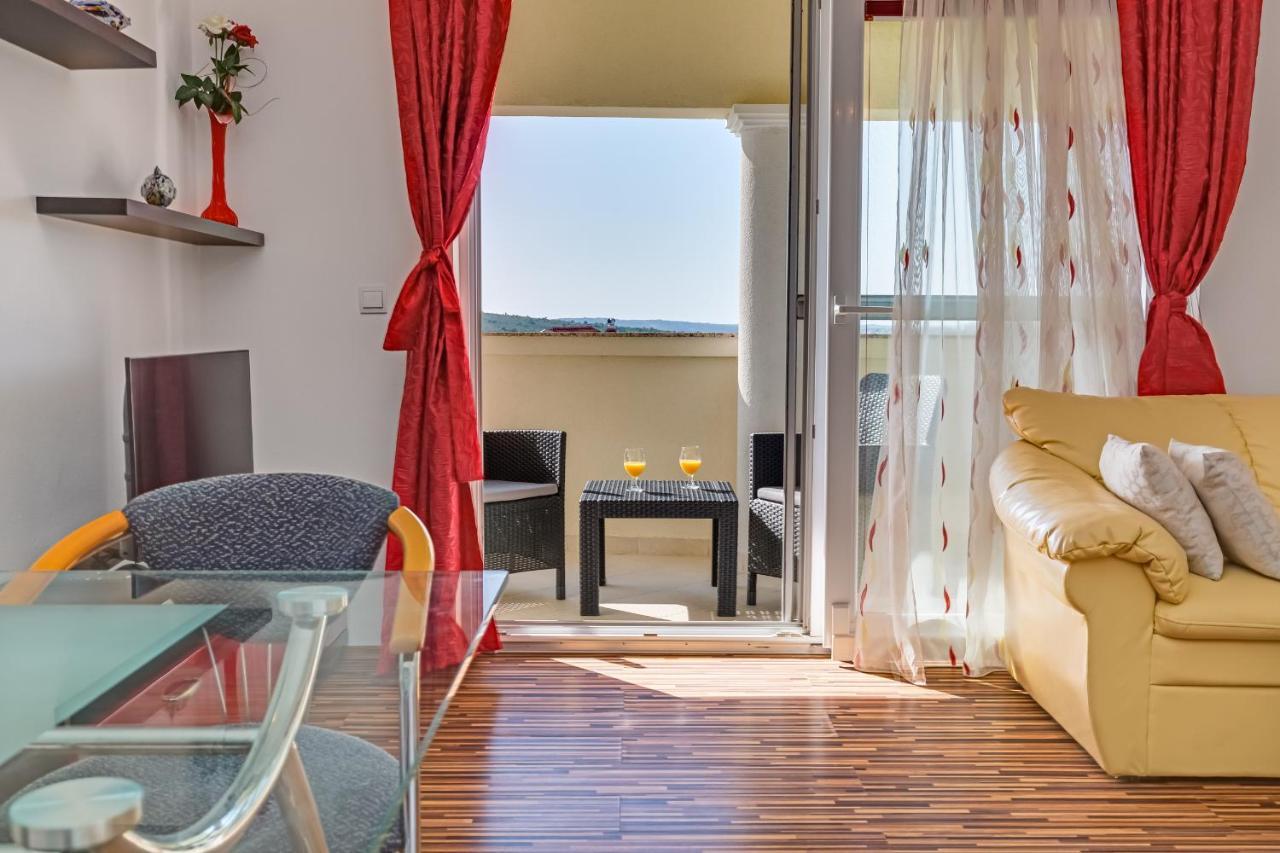 Apartman Strmota S Bazenom Sveti Filip i Jakov Kültér fotó