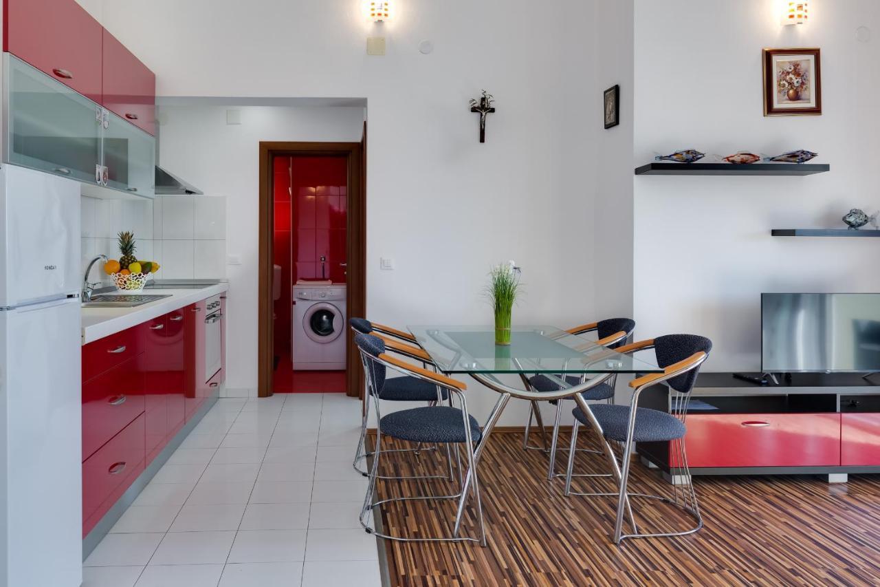 Apartman Strmota S Bazenom Sveti Filip i Jakov Kültér fotó