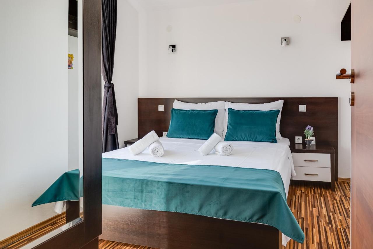 Apartman Strmota S Bazenom Sveti Filip i Jakov Kültér fotó