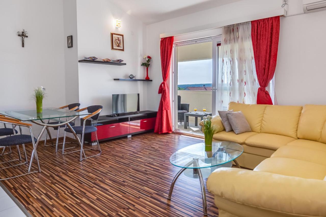 Apartman Strmota S Bazenom Sveti Filip i Jakov Kültér fotó